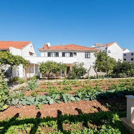 M&p - Four Bedroom With Terrace Sea View - St 수페타르